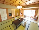 客室：湖上閣：和室１２畳　全体窓向き